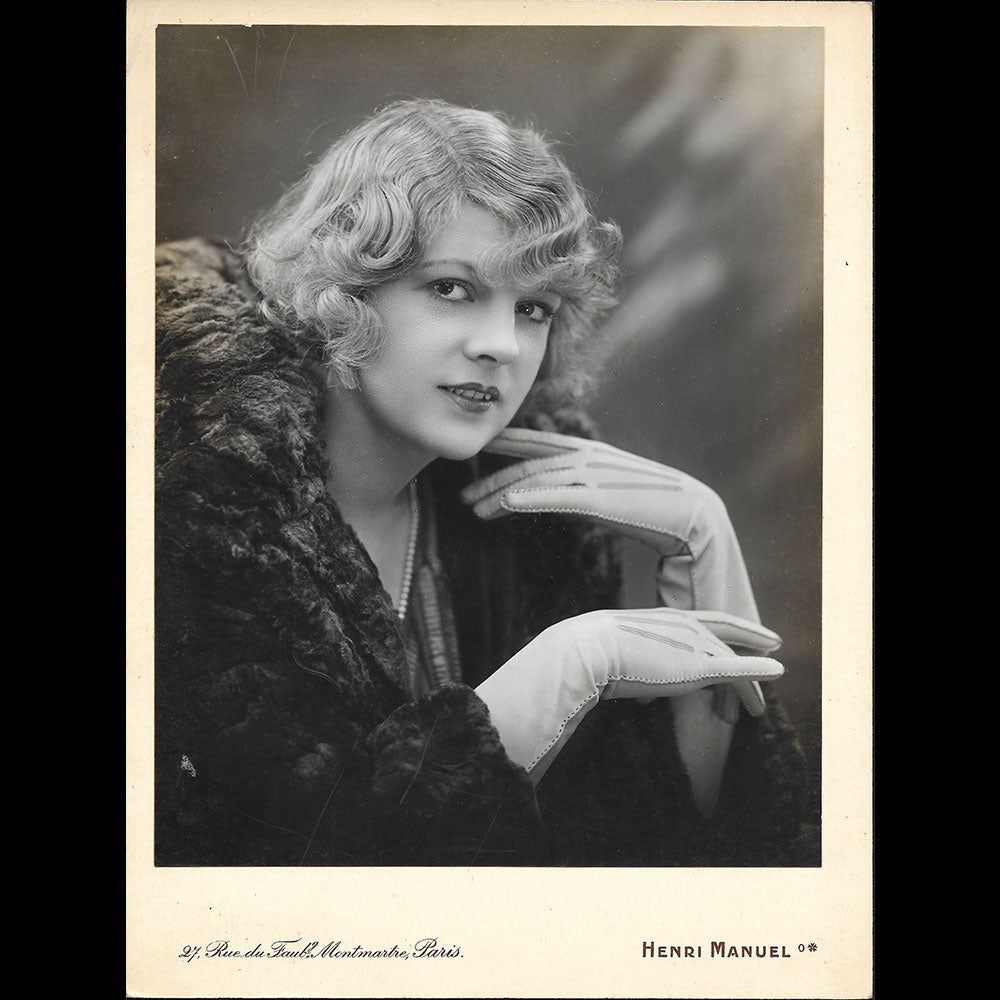 La Mannequin aux gants, tirage de Henri Manuel (1920s)