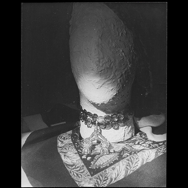 Line Vautrin - Collier La Danse sur le Volcan, photographie de Crespi (1947)