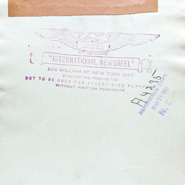 La tenniswoman Claire Cassel à Palm Beach, portrait photographique dans un costume de bain de Paul Poiret (1923)