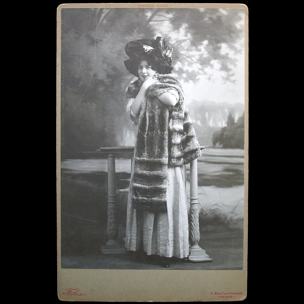 Fourrures Max - Etole de fourrure, photographie du studio Felix (circa 1905-1910)