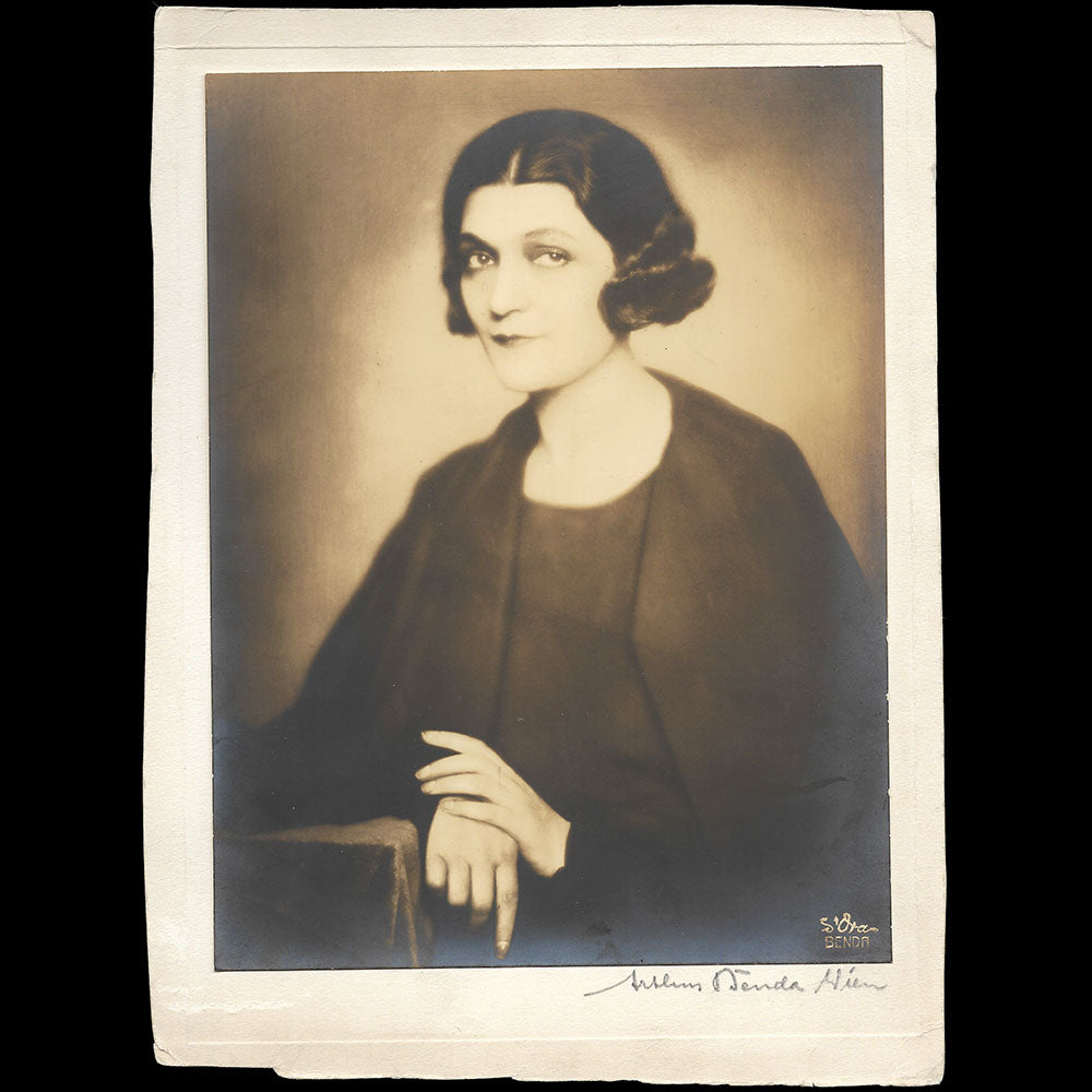 Caroline Reboux - Portrait de Lucienne Rabaté, tirage d'Arthur Benda (circa 1927)