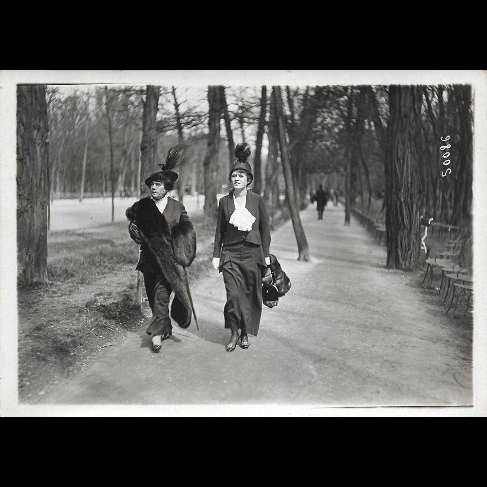 La mode au Bois, photographie de l'agence Meurisse (1914)