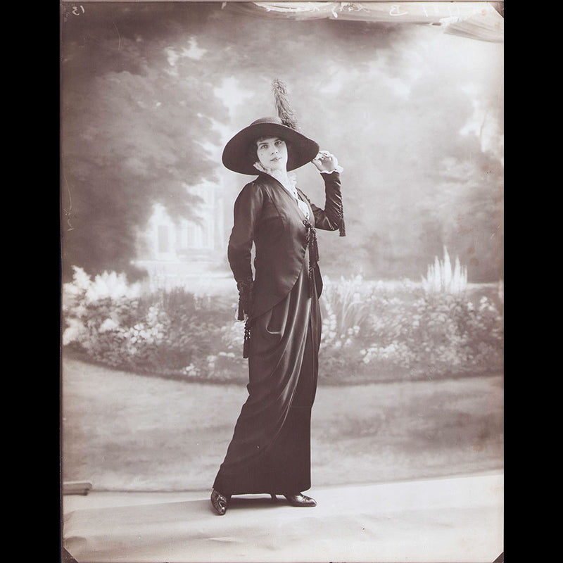 Margaine Lacroix - Robe, photographie du studio Talbot (1910s)