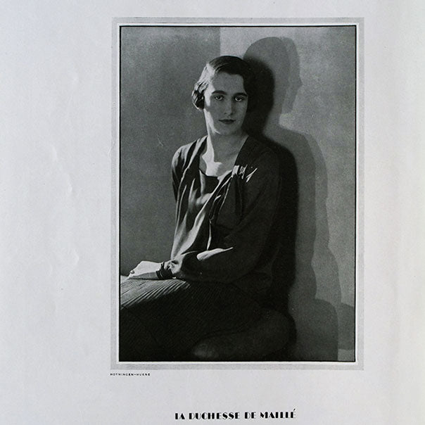 Vogue France (1er aout 1928), couverture de Pierre Brissaud