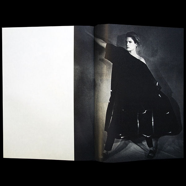 Comme des Garçons, n°79, le 5 janvier 1983, photographies de Peter Lindbergh