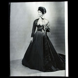 Worth - Robe pour Mrs Silas B. Cobb, créée par Charles Frederick Worth en 1866 (1974)