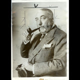 Poiret - Portrait de Paul Poiret à la pipe par Lipnitzki (1931)