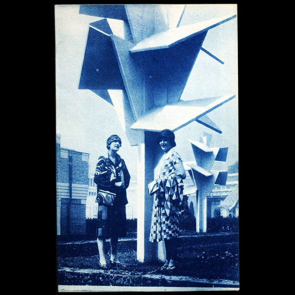 Les Tissus Simultanés, mode créée par Sonia Delaunay, Exposition des Arts Décoratifs (1925)
