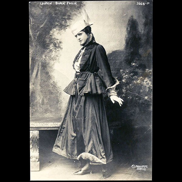 Jeanne Lanvin - robe de faille noire présentée à la Fête Parisienne de New York (1915)