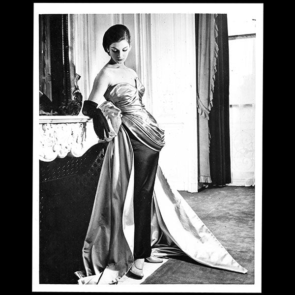 Schiaparelli - Robe du soir en satin rose shocking, vert et noir pour 1952