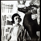 Coco Chanel aux biches, portrait de Roger-Viollet, circa 1960