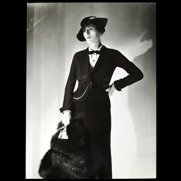 Tailleur de Lucien Lelong, photographie d'époque du studio Deutsch (circa 1935)