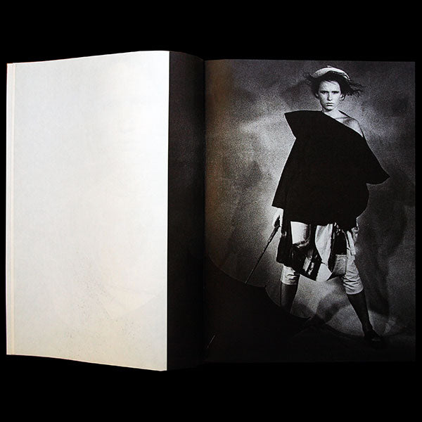 Comme des Garçons, n°79, le 5 janvier 1983, photographies de Peter Lindbergh