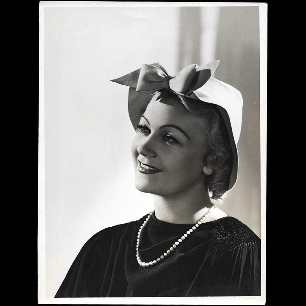 Agnès - Chapeau porté par Amy Colin, Miss Paris 1935, tirage de Georges Saad