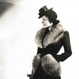 La Mode en Allemagne - Manteau garni de renard (circa 1930s)