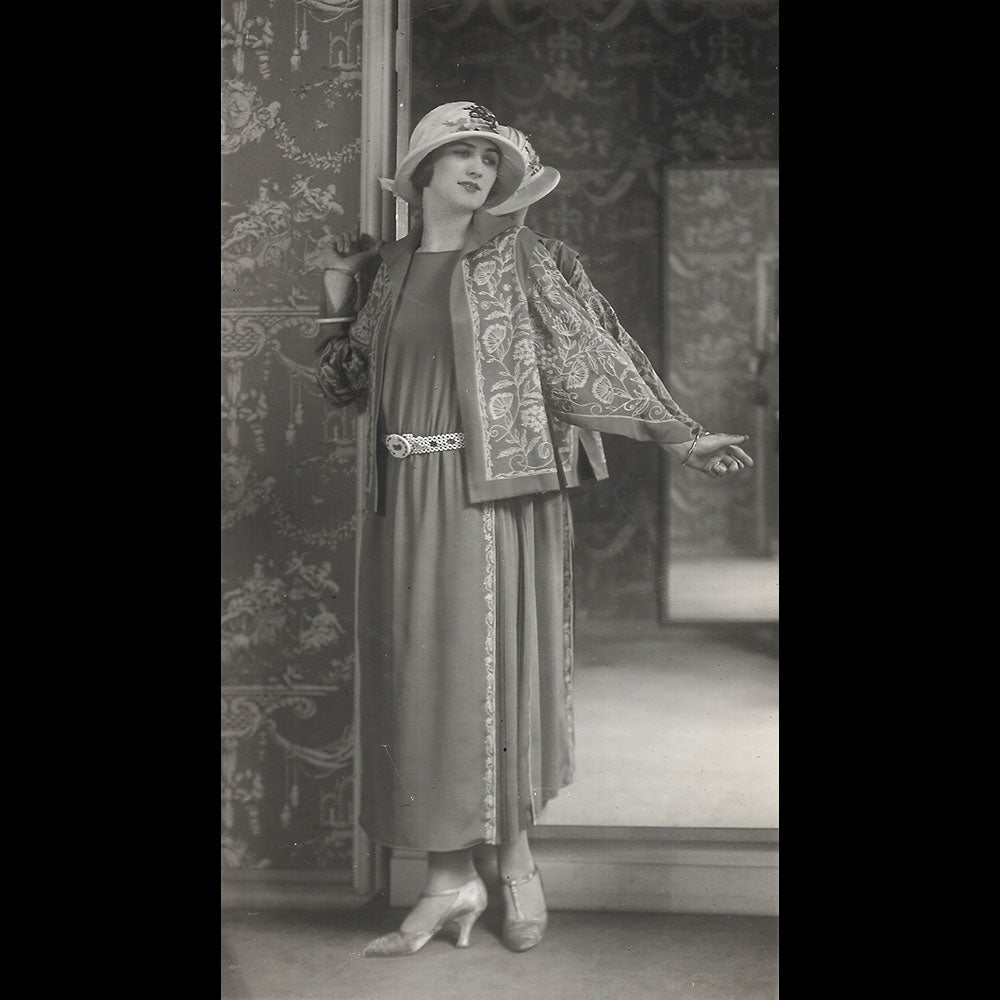 Alice Bernard - Ensemble brodé, réunion de trois photographies de Rahma (1920s)