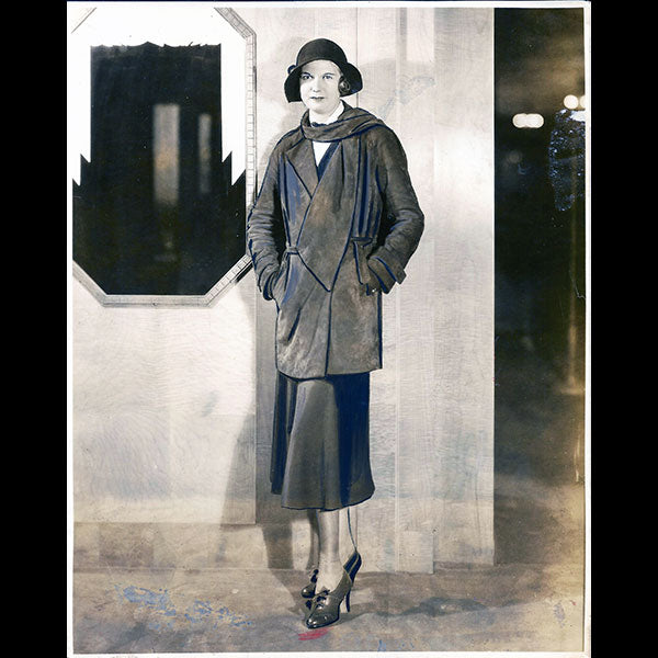 Chanel - Veste en antilope portée sur une robe (1930)
