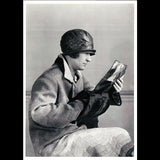 Sonia Delaunay - Manchon sac à main de Sonia Delaunay, photographie de mode par Thérèse Bonney (1925)
