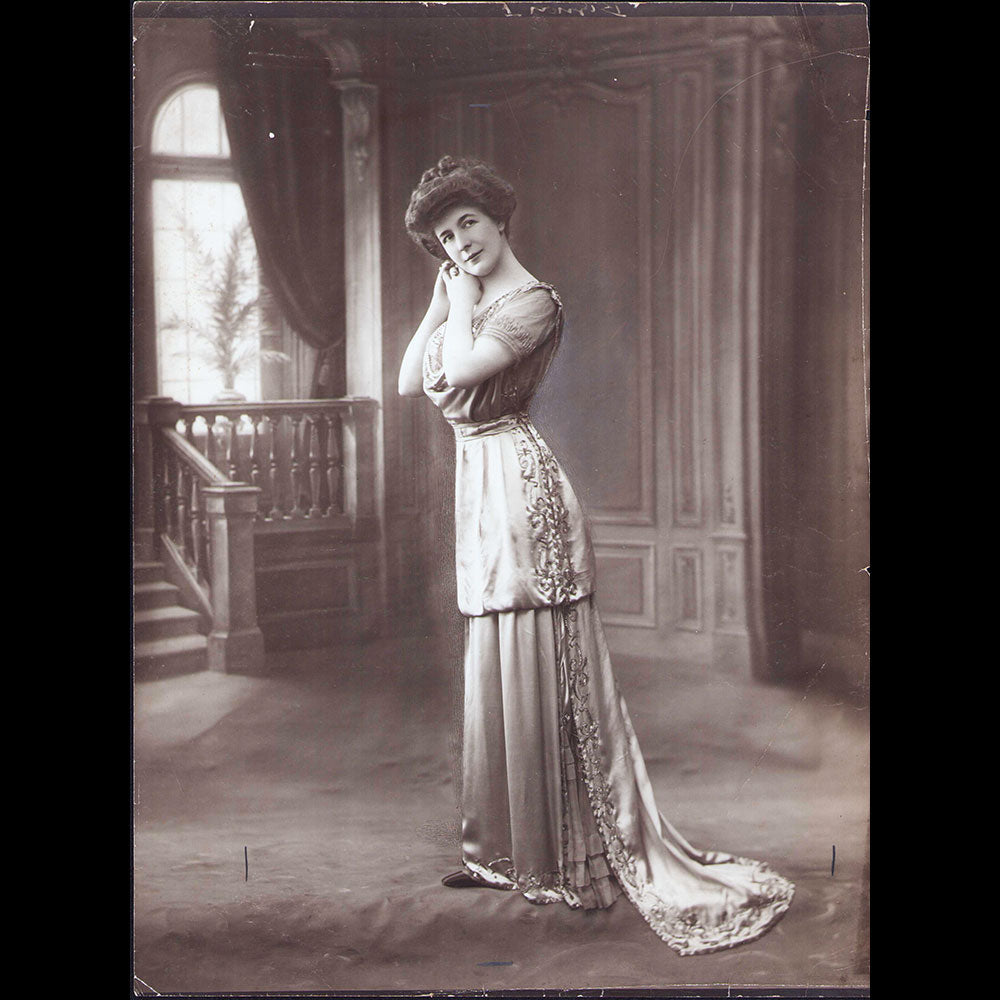 Beer - Robe portée par Mademoiselle Bignon, photographie du studio Felix (1910)