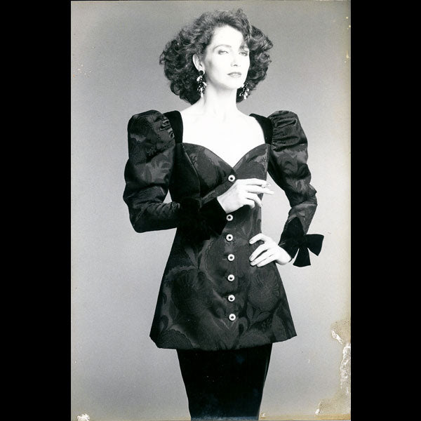 Collection Automne-Hiver 1983 de Patou par Christian Lacroix, ensemble de 5 photographies de presse