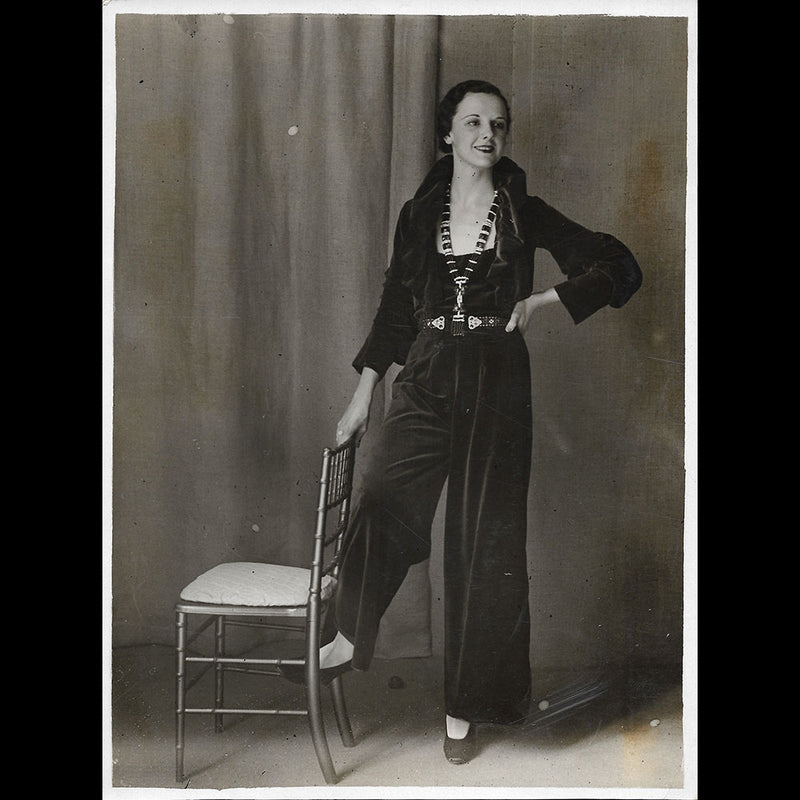 Chanel - Comtesse de la Falaise en pyjama de velours (1932)