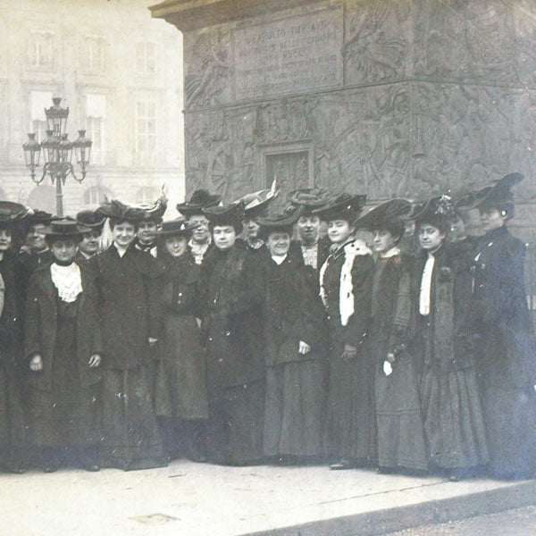 Chéruit  - Employés de la maison Huet & Chéruit, successeurs de Raudnitz & Co, 21 place Vendôme à Paris (1905)