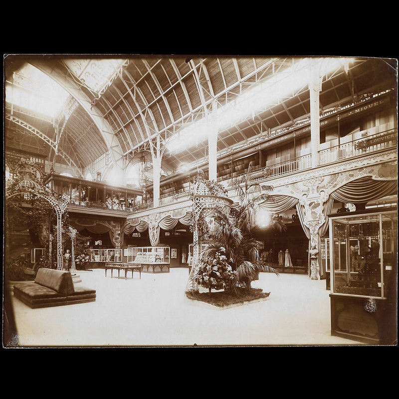 Exposition Universelle de Paris - Musée rétrospectif des classes 85 & 86, Le Costume et ses Accessoires (1900)