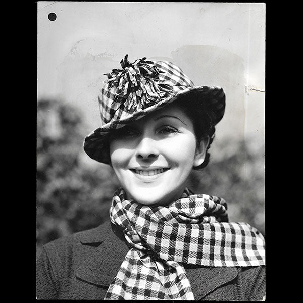 Chanel - Tailleur en lainage marron, photographie de Luigi Diaz (1935)