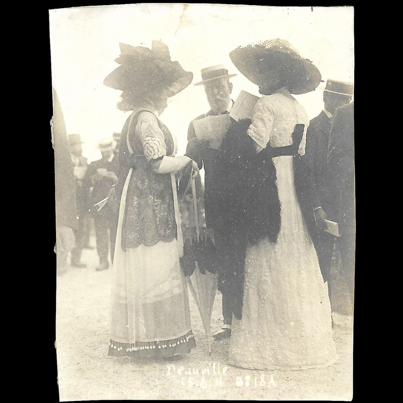 Paul Géniaux - La mode aux courses de Deauville, réunion de 4 photographies (1911)