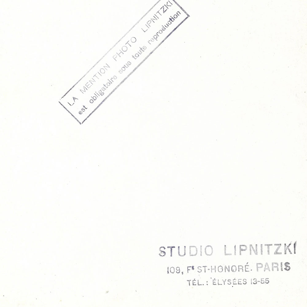 Poiret - Manteau bordé de fourrure de Paul Poiret, tirage de Lipnitzki (1926)