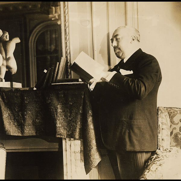 Paul Poiret - Portrait du couturier bibliophile par Underwood & Underwood (1926)