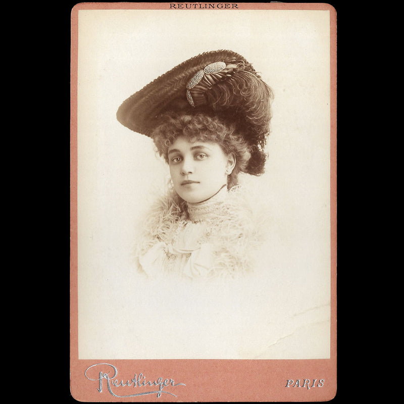 Modistes - Modèles de chapeaux, réunion de 10 photographies de Reutlinger (1902)