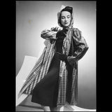 Elsa Schiaparelli - Manteau de pluie, tirage de Dorvyne (1939)