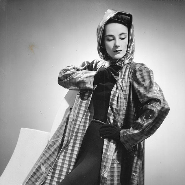 Elsa Schiaparelli - Manteau de pluie, tirage de Dorvyne (1939)