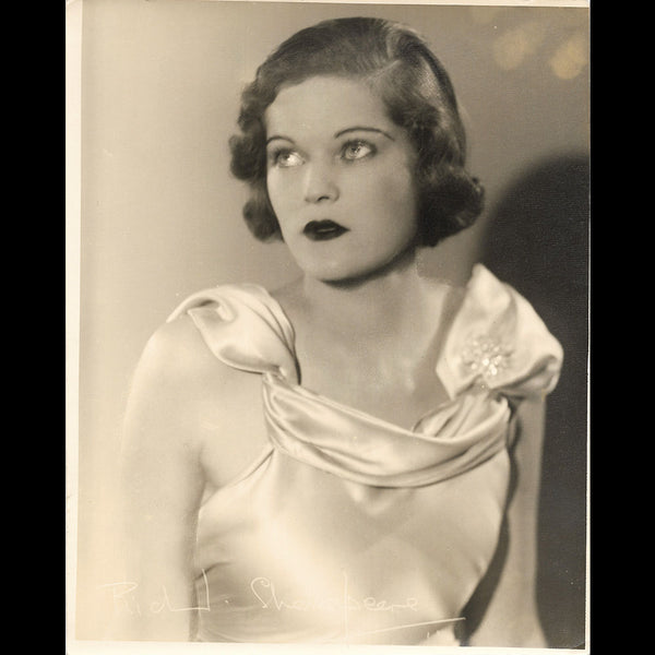 Paul Tanqueray - Portrait d'une élégante par Richard Shakespeare (1930s)