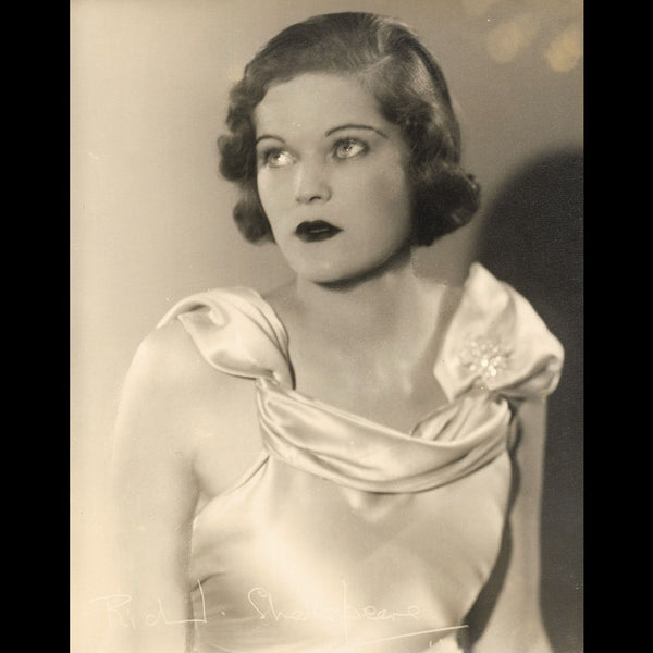 Paul Tanqueray - Portrait d'une élégante par Richard Shakespeare (1930s)